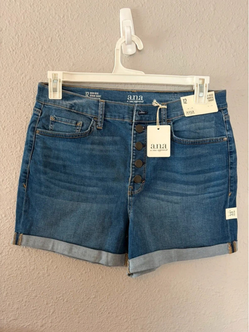 NWT a.n.a high-rise shortie short size 12. 3.5in short. $35 retail